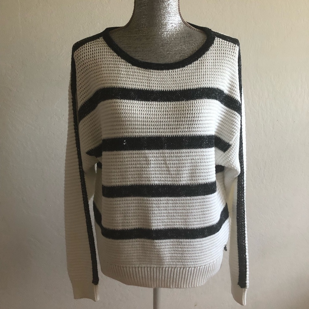 Roxy long sleeves stripes white and black stripes sweater size medium